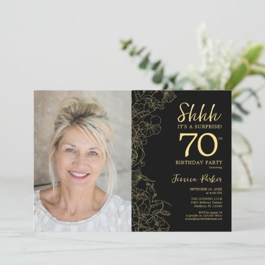 Black Gold Elegante Überraschung Foto 70. Geburtst Einladung (Stehend Vorderseite)
