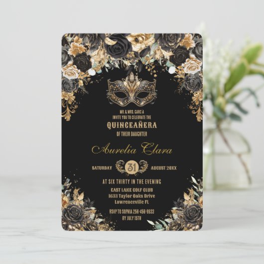 Black Gold Floral Masquera Ball Quinceañera Einladung (Stehend Vorderseite)