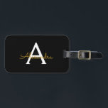 Black Gold Girl Script Monogram Name Modern Gepäckanhänger<br><div class="desc">Schwarz und Gold Monogramm Fügen Sie Ihren eigenen Namen Script Gepäcksack Tag Die Tasche Tag macht den perfekten süßen 16 Geburtstag,  Hochzeit,  Brautparty,  Babydusche oder Junggeselinnen-Abschied Geschenk für jemanden,  der ihr Zimmer in Stil dekoriert.</div>