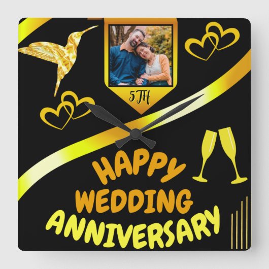 Black & Gold Happy 5. Hochzeit-Jubiläumsgeschenk Quadratische Wanduhr (Vorderseite)