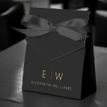 Black Gold Modern Minimalistische Monogram Name Geschenkschachtel<br><div class="desc">Stärken Sie sich mit unserer Classic Elegant Modern Minimalistisch Monogram Fevor Box. Diese sorgfältig gestalteten Gaumenkästen verbinden zeitlose Eleganz mit zeitgenössischem Minimalismus und machen sie zu einer stilvollen und unvergesslichen Ergänzung Ihres Festes. Diese mit Präzision und Liebe zum Detail gefertigten Gefälligkeitsboxen sind mehr als nur Behälter; sie sind personalisierte Aussagen...</div>