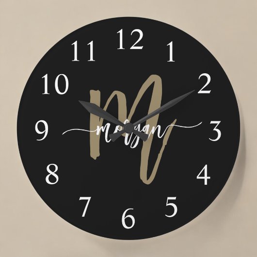Black Gold Modern Script Monogram Name Große Wanduhr