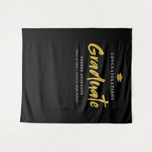 Black & Gold Moderne Brush Script Graduation Party Wandteppich (Vorderseite (Horizontal))