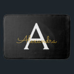 Black Gold Modernes Script Giron Monogram Name Badematte<br><div class="desc">Schwarz und Gold einfache Script Monogram Name Bath Mats. Das macht den perfekten Abschluss,  Geburtstag,  Hochzeit,  Brautdusche,  Jubiläumsdusche,  Babydusche oder Bachelorette-Party-Geschenk für jemanden,  der Glamour-Luxus und schicke Stile liebt.</div>