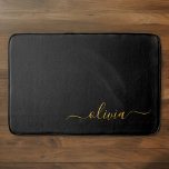 Black Gold Modernes Script Giron Monogram Name Badematte<br><div class="desc">Schwarz und Gold einfache Script Monogram Name Bath Mats. Das macht den perfekten Abschluss,  Geburtstag,  Hochzeit,  Brautdusche,  Jubiläumsdusche,  Babydusche oder Bachelorette-Party-Geschenk für jemanden,  der Glamour-Luxus und schicke Stile liebt.</div>