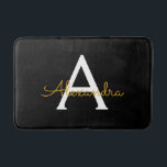 Black Gold Modernes Script Giron Monogram Name Badematte<br><div class="desc">Schwarz und Gold einfache Script Monogram Name Bath Mats. Das macht den perfekten Abschluss,  Geburtstag,  Hochzeit,  Brautdusche,  Jubiläumsdusche,  Babydusche oder Bachelorette-Party-Geschenk für jemanden,  der Glamour-Luxus und schicke Stile liebt.</div>