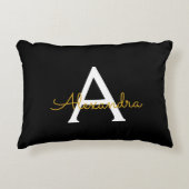Black Gold Modernes Script Giron Monogram Name Dekokissen (Vorderseite)