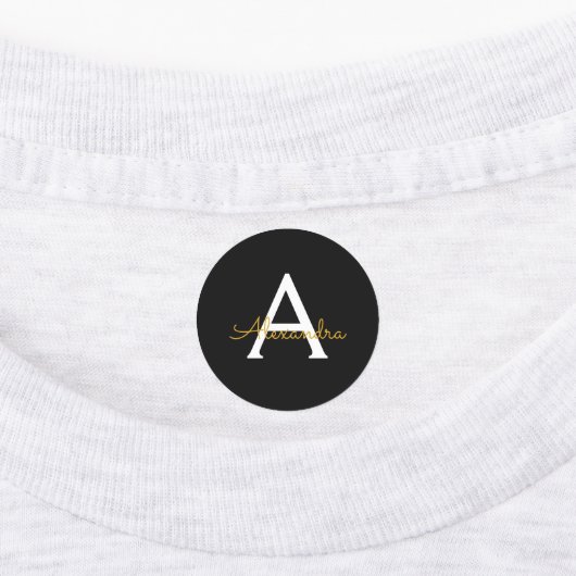 Black Gold Modernes Script Giron Monogram Name Etiketten (Befestigt)