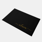 Black Gold Modernes Script Giron Monogram Name Fußmatte (Schrägansicht)