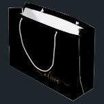 Black Gold Modernes Script Giron Monogram Name Große Geschenktüte<br><div class="desc">Schwarz und Gold einfache Script Monogram Name Geschenktasche. Das macht den perfekten 16 Geburtstag,  Hochzeit,  Brautparty,  Jubiläum,  Babydusche oder Junggeselinnen-Abschied Geschenktasche für jemanden,  der Lieben glamourösen Luxus und schicke Stile.</div>