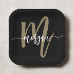 Black Gold Modernes Script Giron Monogram Name Pappteller<br><div class="desc">Fügen Sie Ihrer Feier eine Touch von Luxus und Eleganz hinzu mit den Black and Gold Modern Script Girly Monogram Name Paper Tellern. Diese stilvollen Teller verfügen über einen schlichten schwarzen Hintergrund mit einem kühnen Goldmonogramm in einem modernen Script-Schriftart und sind somit die ideale Wahl für jede schicke Ansammlung. Ob...</div>