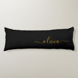 Black Gold Modernes Script Giron Monogram Name Seitenschläferkissen<br><div class="desc">Schwarz und Gold einfache Script Monogram Name Body Pillow. Das Kissen macht den perfekten 16 Geburtstag,  Hochzeit,  Brautparty,  Babydusche oder Junggeselinnen-Abschied Geschenk für jemanden,  der sein Zimmer in Rose Gold dekoriert.</div>