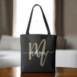 Black Gold Modernes Script Giron Monogram Name Tasche<br><div class="desc">Machen Sie eine Aussage mit dem Black and Gold Modern Script Girly Monogram Name Tote Bag. Diese Tasche ist mit einer schlanken schwarzen Leinwand mit einem kühnen Goldmonogramm in einem modernen Script-Schriftart ausgestattet und wurde mit einer gürteligen Touch entworfen, um Ihren Alltag zu steigern. Es ist geräumig und praktisch, ideal...</div>