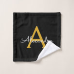 Black Gold Modernes Script Giron Monogram Name Waschlappen<br><div class="desc">Black and Gold Simple Script Monogram Name Spiral Notebook Planner. Das macht den perfekten 16 Geburtstag,  Hochzeit,  Brautparty,  Jubiläum,  Babydusche oder Junggeselinnen-Abschied Geschenk für jemanden,  der Lieben glamourösen Luxus und schicke Stile.</div>