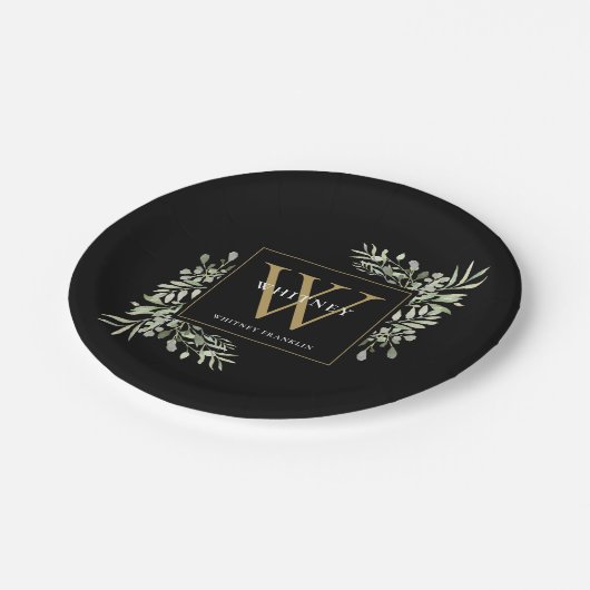 Black Gold Monogram Elegant Moderne Grüne Pappteller (Schrägansicht)