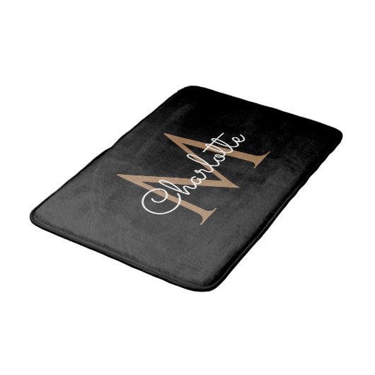 Black Gold Monogram Elegante Girly Script Bath Mat Badematte (Schrägansicht)