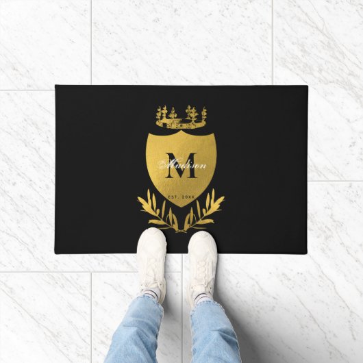 Black & Gold Royal Emblem Shield Monogram Fußmatte (Indoor)