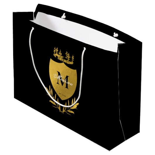 Black & Gold Royal Emblem Shield Monogram Große Geschenktüte (Rückseite Schrägansicht)