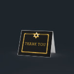 Black Gold Star von David Bar Mitzvah Vielen Dank Dankeskarte<br><div class="desc">Einfache und elegante schwarz-goldene Ton Star von David Bar Mitzvah "Danke" Noten.  Originelles Design erstellt von Holiday Hearts Designs (alle Rechte vorbehalten).  Wenn Sie Hilfe bei der Personalisierung dieses Designs für Ihre Veranstaltung benötigen,  schicken Sie uns bitte eine E-Mail an info@holidayheartsdesigns.com und wir helfen Ihnen gerne weiter.</div>