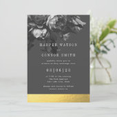 Black Gold Stripe Rose Bouquet Wedding Einladung (Stehend Vorderseite)