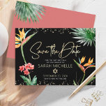 Black Gold Tropical Bat Mitzvah Floral Palm Modern Save The Date<br><div class="desc">Achten Sie darauf, dass alle Ihre Freunde und Verwandten den Meilenstein Ihrer Tochter Bat Mitzvah feiern können! Schicken Sie diese schicke, personalisierte "Save the Date" Anzeigenkarte. Atemberaubende, farbenfrohe, tropische Wasserfarbenvögel paradiesischer Blume, Imitate goldgeschriebene Schrift, Star of David und Glitzer Punkte, zusammen mit modernen Sans Serif Typ, überlagern einen dramatischen, schwarzen...</div>