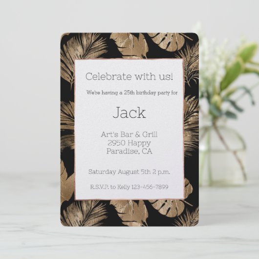 Black Gold Tropical Blätter Geburtstag Einladung (Stehend Vorderseite)
