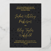 Black & Gold Typografy Stars Informelle Hochzeit Folieneinladung (Vorderseite)