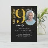 Black Gold Überraschung 90. Geburtstag Foto Einlad Einladung (Stehend Vorderseite)
