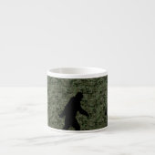 Black Gone Squatchin Woodland Digital Camouflage Espressotasse (Vorderseite)