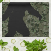 Black Gone Squatchin Woodland Digital Camouflage Handtuch (Gefaltet)