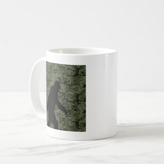Black Gone Squatchin Woodland Digital Camouflage Kaffeetasse (Vorderseite Links)