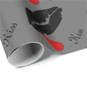 Black Goth Vampire Kiss Wrapping Paper Geschenkpapier (Rolleneckpunkt)