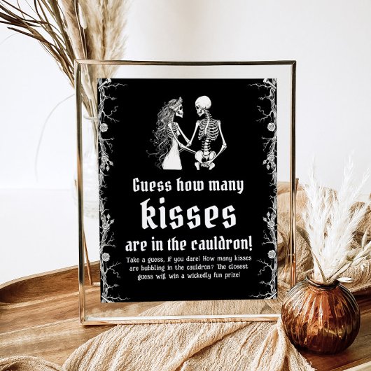 Black Gothic Halloween Guess Wie viele Kisses Game Poster