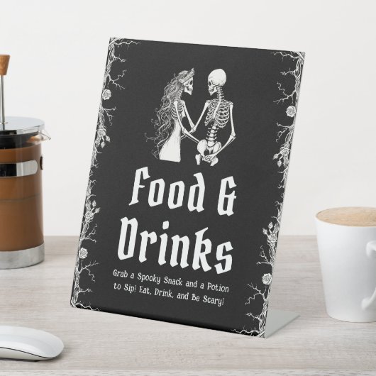 Black Gothic Halloween Skelett Food & Drinks Zeich Sockelschild (In SItu)