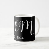 Black Graceful Big Script Established New Mom Gift Kaffeetasse (VorderseiteRechts)