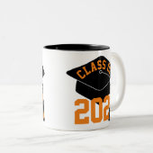 Black Grad Cap Orange Klasse 2024 Zweifarbige Tasse (VorderseiteRechts)