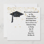 Black Graduation Cap mit Gold Confetti Einladung (Vorderseite)