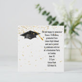 Black Graduation Cap mit Gold Confetti Einladung (Stehend Vorderseite)