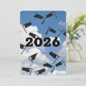 Black Graduation Caps 2025 in Sky Einladung (Stehend Vorderseite)