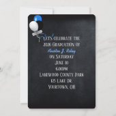 Black Graduation Caps 2025 in Sky Einladung (Rückseite)