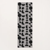 Black Gray Modern Elegantes geometrisches Tribal Yogamatte (Rückseite)