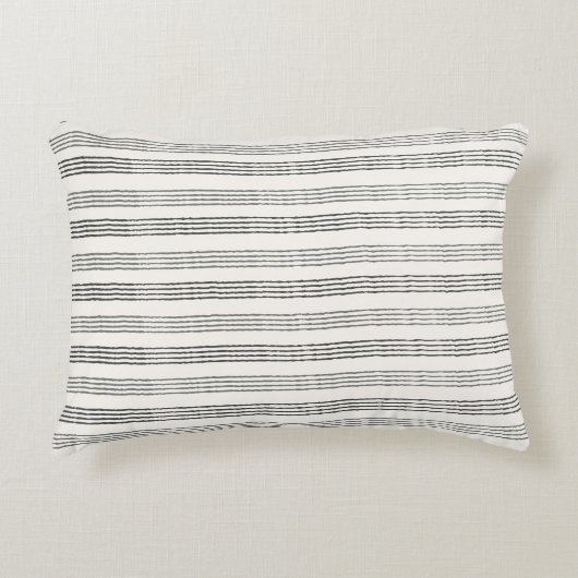 Black Gray Moderner Minimalistisch Stripe Boho Dekokissen (Vorderseite)
