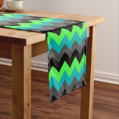 Black Green Ombre Chevrons Medium Table Runner Mittelgroßer Tischläufer (Beispiel)
