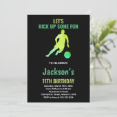 Black Green Running Soccer Geburtstagseinladungen Einladung (Stehend Vorderseite)