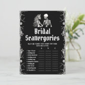 Black Halloween Skeleton Bridal Scattergories Game Einladung (Stehend Vorderseite)