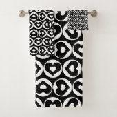 Black Heart Pattern Bold Badhandtuch Set (Insitu)