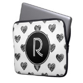 Black Hearts Doodles Monogram Laptop Sleeve (Vorderseite Links)