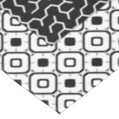 Black Hexagon Maze Tischdecke (Schrägansicht)
