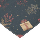Black Holiday Watercolor Pine Berry Whimsical Tischdecke (Schrägansicht)