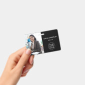 Black ID Card | Moderner Minimalistischer Mitarbei Ausweis (Handheld)
